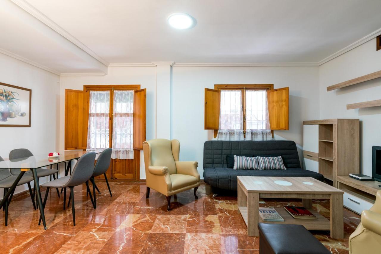 Holi-Rent Estrella Apartment Seville Ngoại thất bức ảnh