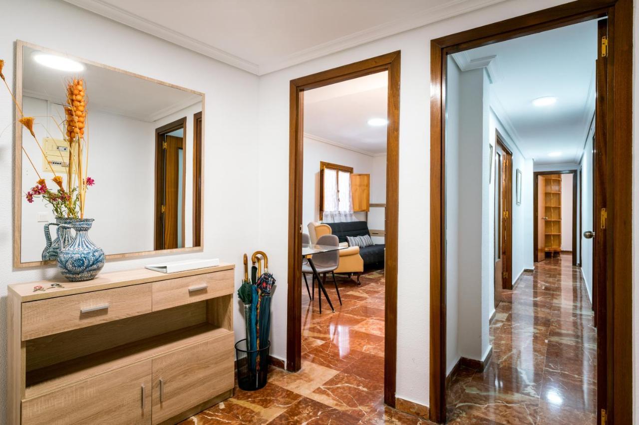 Holi-Rent Estrella Apartment Seville Ngoại thất bức ảnh