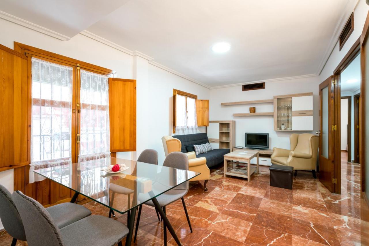Holi-Rent Estrella Apartment Seville Ngoại thất bức ảnh