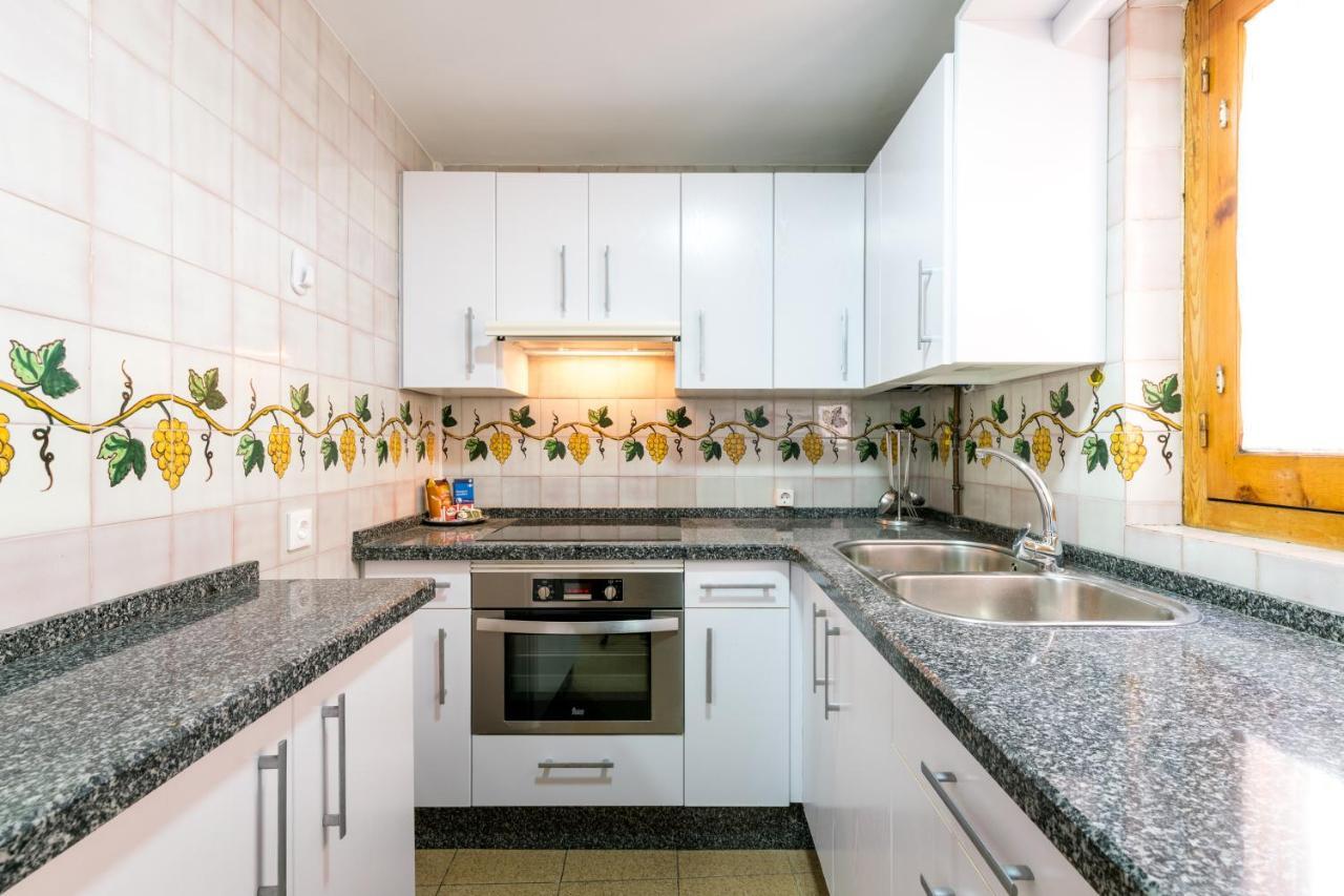 Holi-Rent Estrella Apartment Seville Ngoại thất bức ảnh