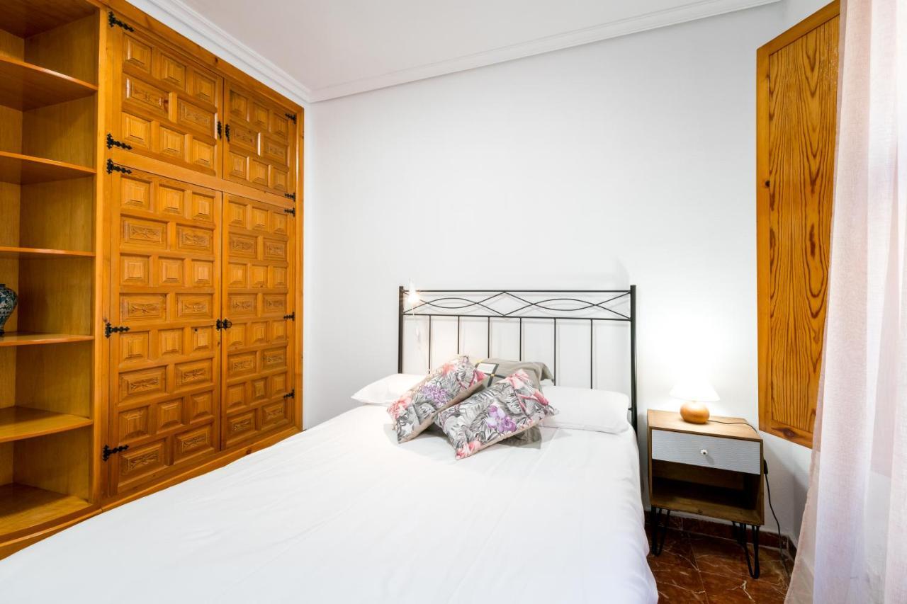 Holi-Rent Estrella Apartment Seville Ngoại thất bức ảnh