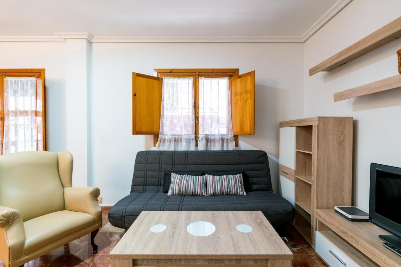 Holi-Rent Estrella Apartment Seville Ngoại thất bức ảnh