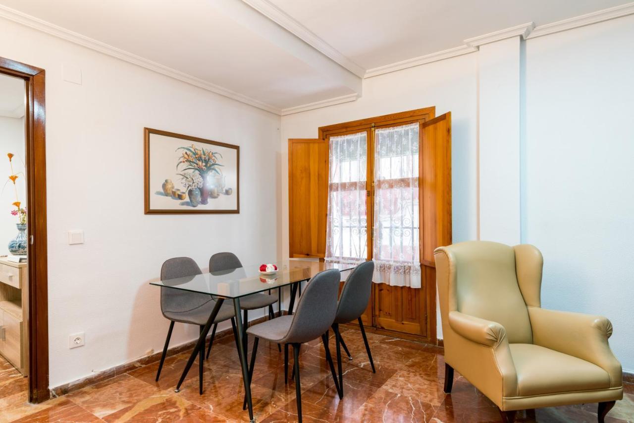 Holi-Rent Estrella Apartment Seville Ngoại thất bức ảnh