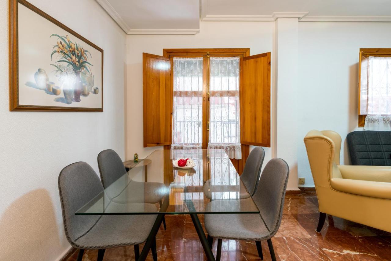 Holi-Rent Estrella Apartment Seville Ngoại thất bức ảnh