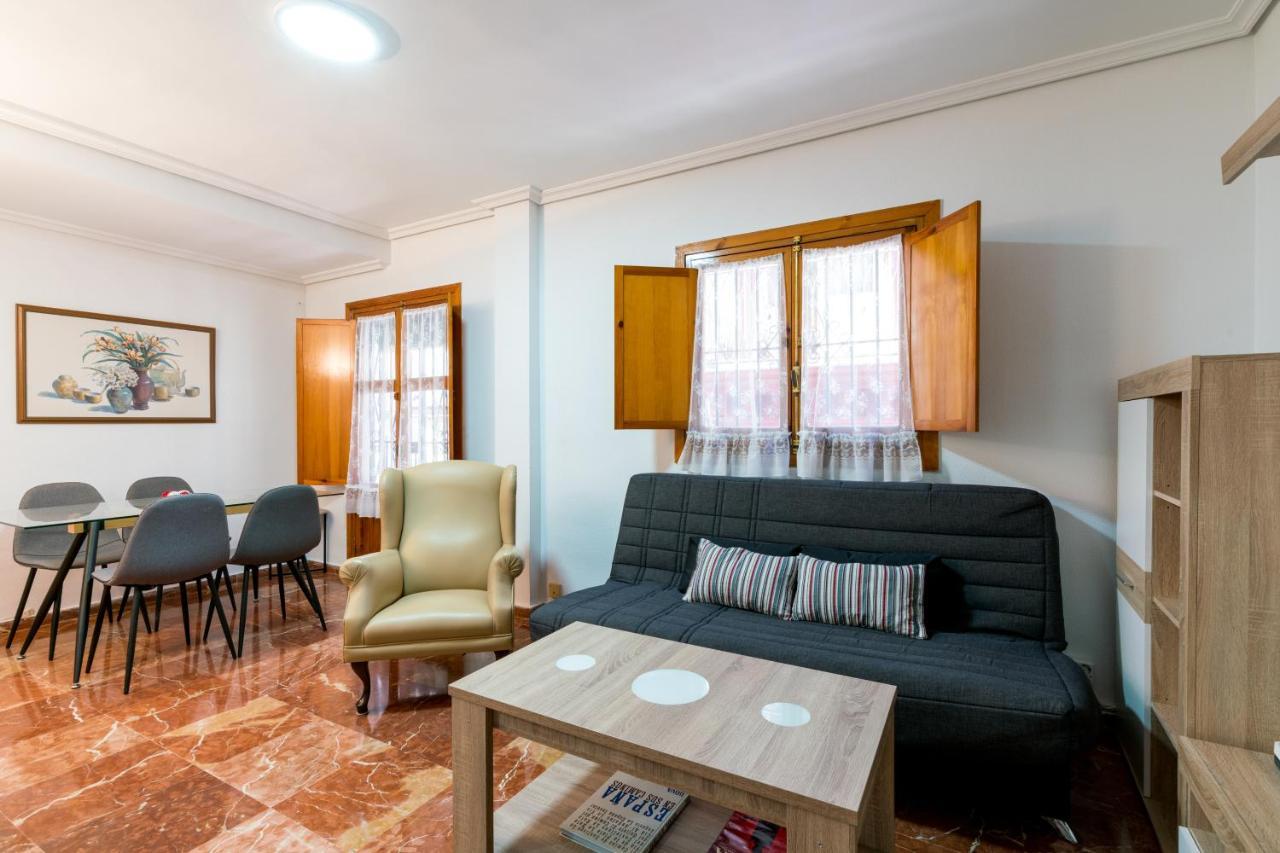 Holi-Rent Estrella Apartment Seville Ngoại thất bức ảnh