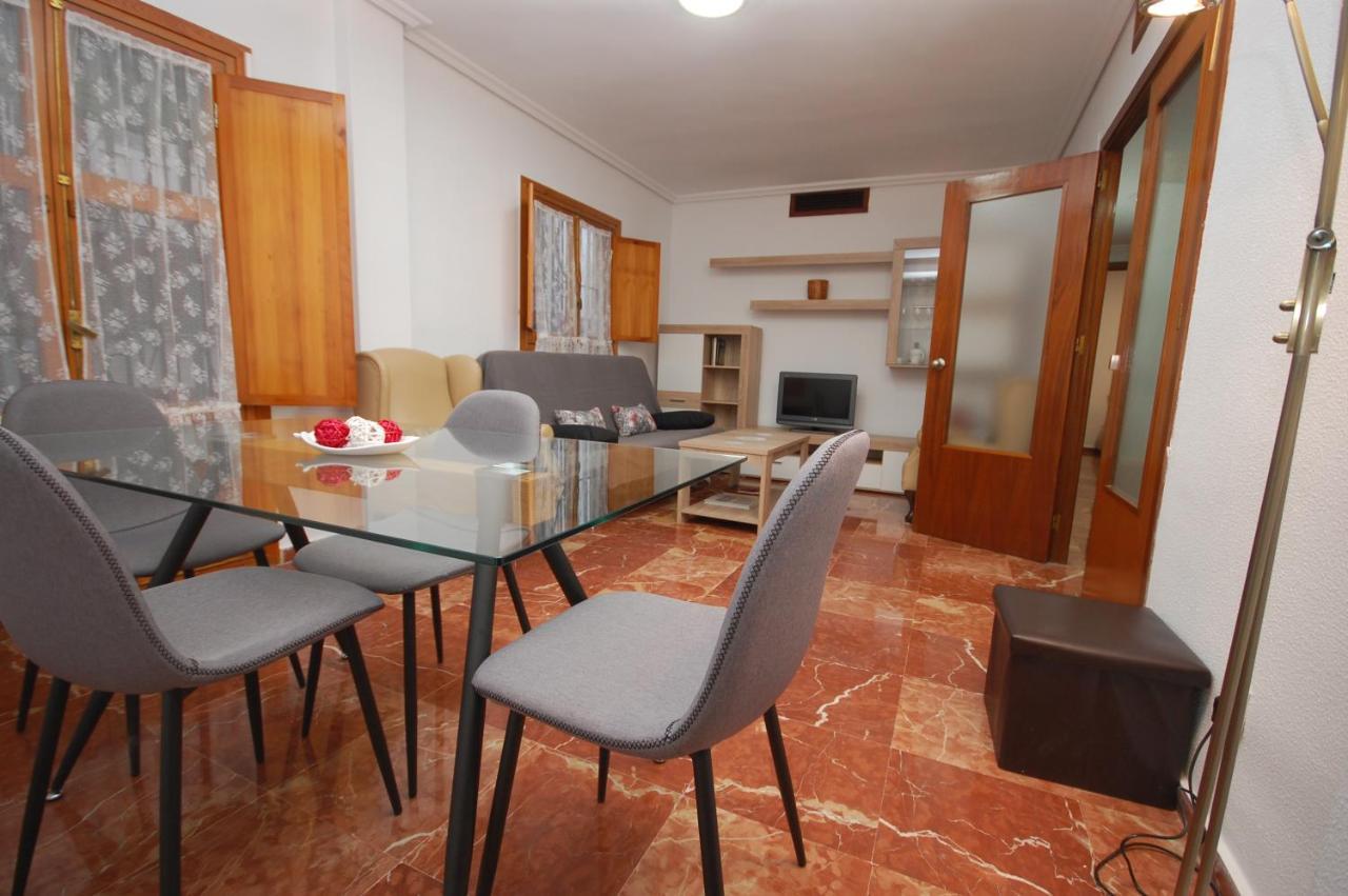 Holi-Rent Estrella Apartment Seville Ngoại thất bức ảnh